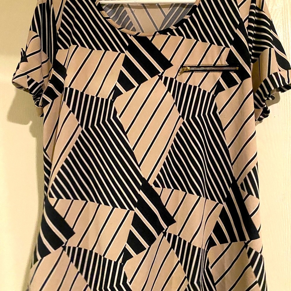 Stripe Geometric Design Top - Picture 4 of 9